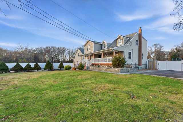 2011 Orinoco Drive, West Islip, NY 11795