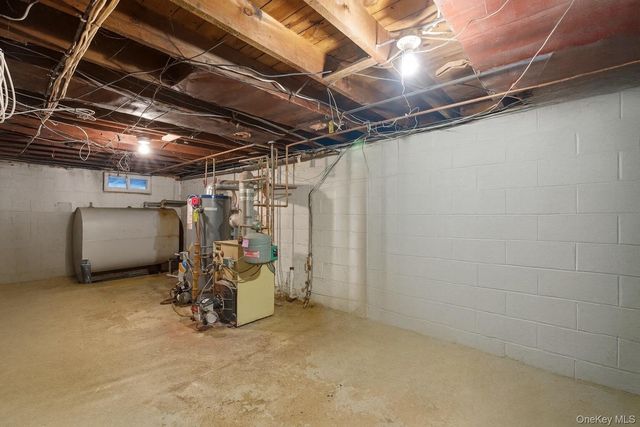 2011 Orinoco Drive, West Islip, NY 11795