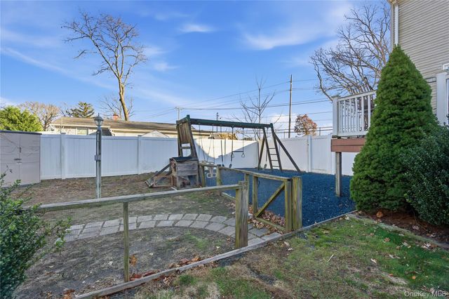 2011 Orinoco Drive, West Islip, NY 11795