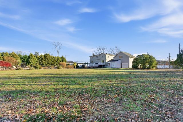 2011 Orinoco Drive, West Islip, NY 11795