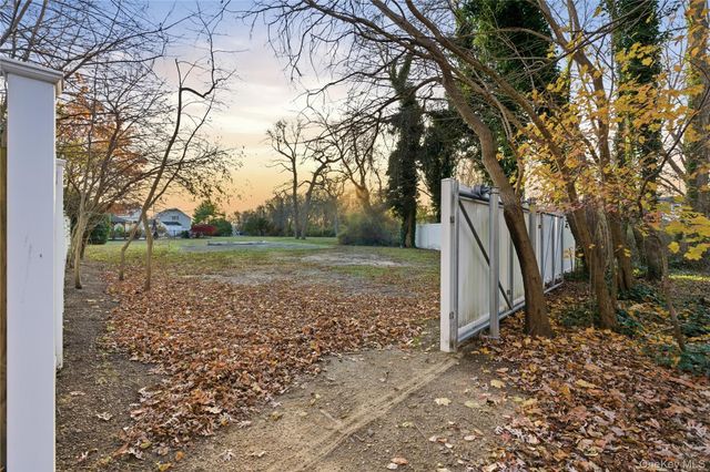 2011 Orinoco Drive, West Islip, NY 11795