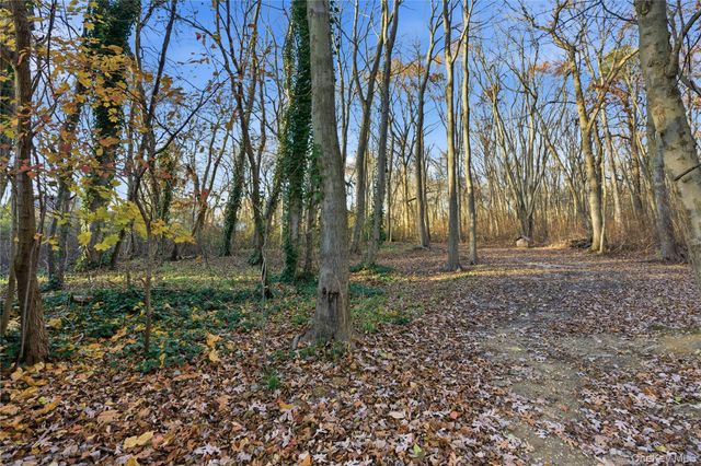 2011 Orinoco Drive, West Islip, NY 11795