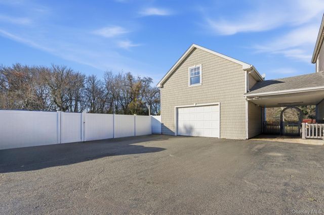 2011 Orinoco Drive, West Islip, NY 11795