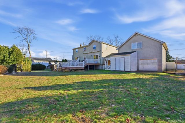 2011 Orinoco Drive, West Islip, NY 11795