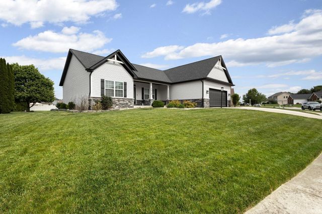 5919 Boxwood Dr E, South Bend, IN 46614