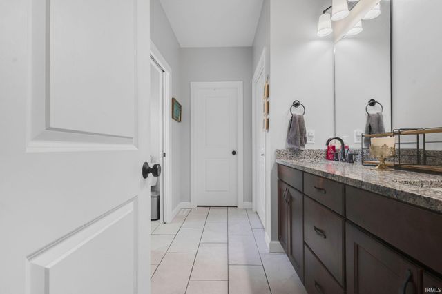 5919 Boxwood Dr E, South Bend, IN 46614