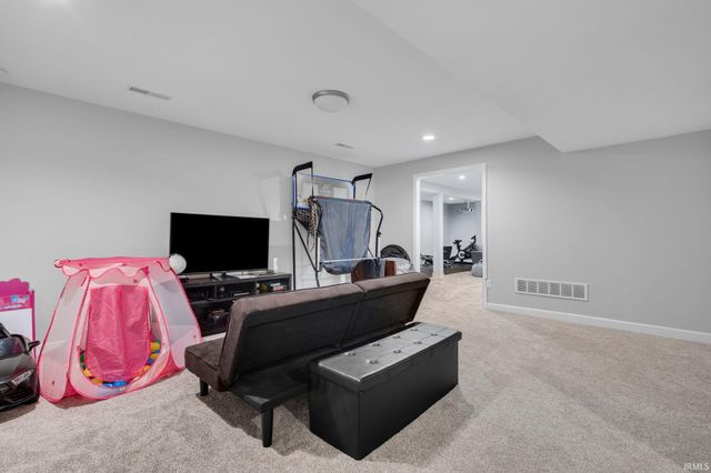 5919 Boxwood Dr E, South Bend, IN 46614