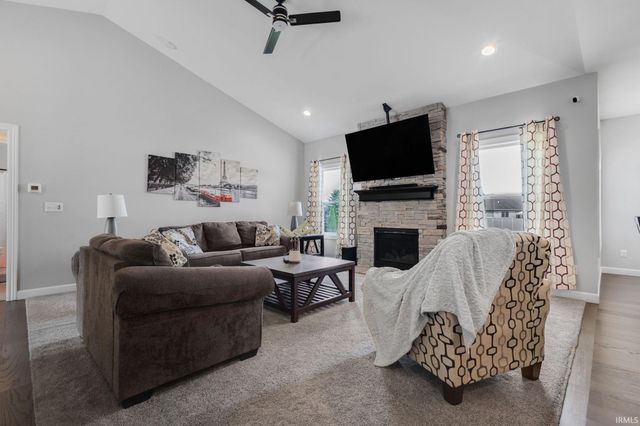 5919 Boxwood Dr E, South Bend, IN 46614