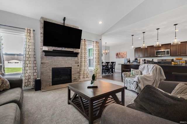 5919 Boxwood Dr E, South Bend, IN 46614