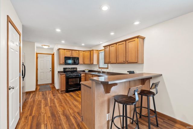 1199 N Slateview Court, Warsaw, IN 46582