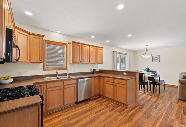 1199 N Slateview Court, Warsaw, IN 46582