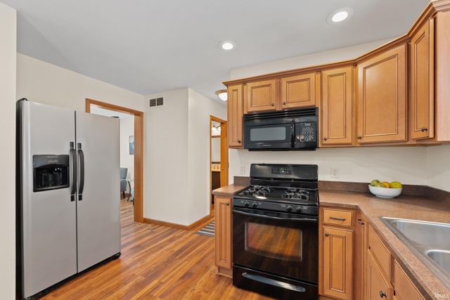 1199 N Slateview Court, Warsaw, IN 46582