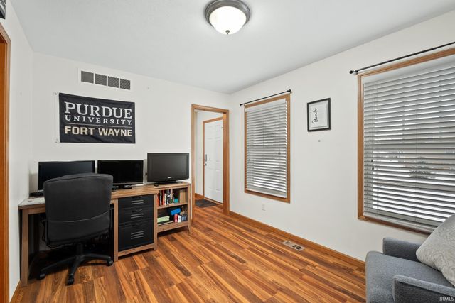 1199 N Slateview Court, Warsaw, IN 46582