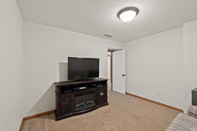 1199 N Slateview Court, Warsaw, IN 46582