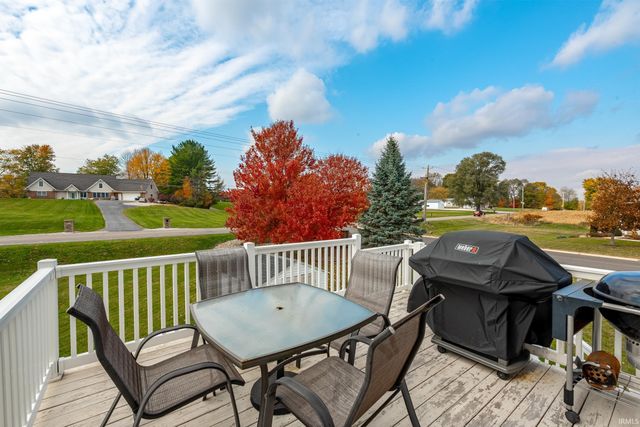 1199 N Slateview Court, Warsaw, IN 46582