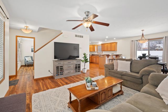 1199 N Slateview Court, Warsaw, IN 46582