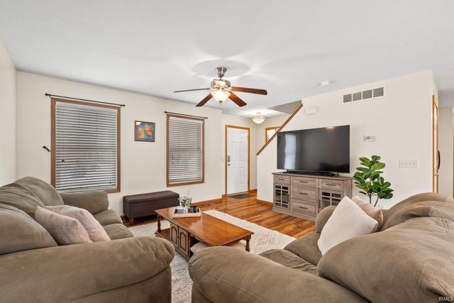 1199 N Slateview Court, Warsaw, IN 46582