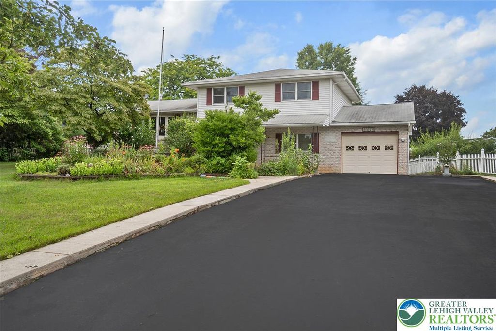 4279 Hilltop Place, Bethlehem Twp, PA 18020