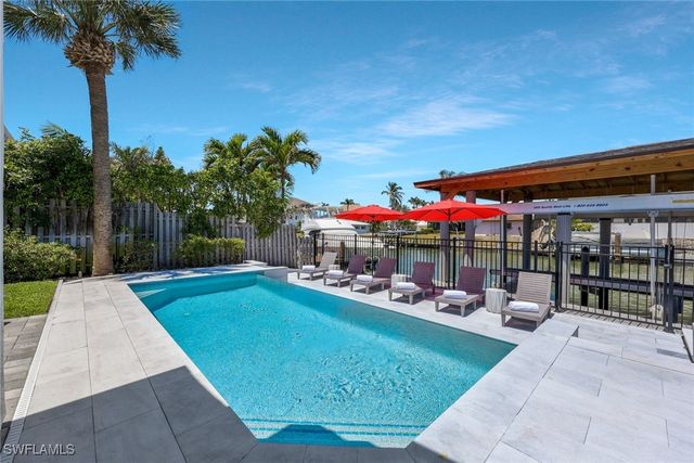 493 Willet AVE, Naples, FL 34108