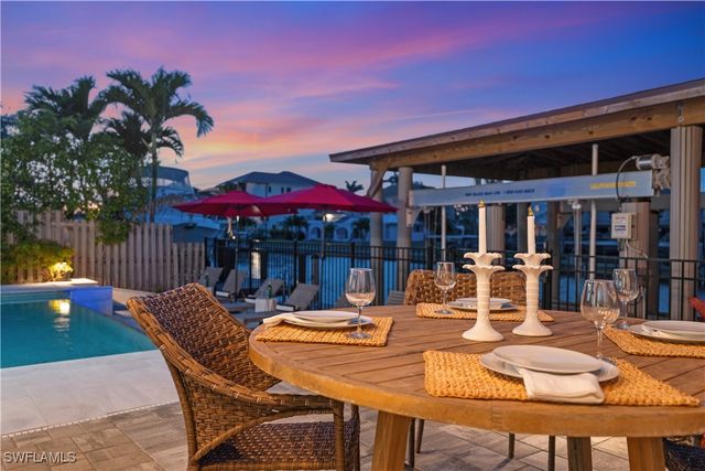 493 Willet AVE, Naples, FL 34108