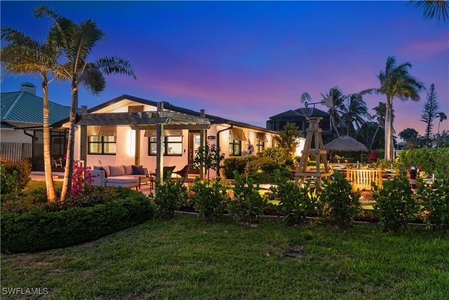 493 Willet AVE, Naples, FL 34108