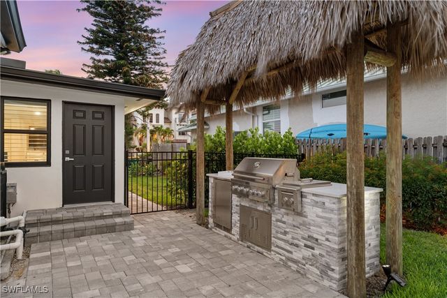 493 Willet AVE, Naples, FL 34108