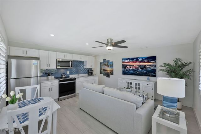 493 Willet AVE, Naples, FL 34108