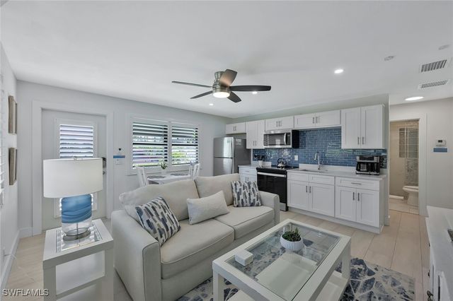 493 Willet AVE, Naples, FL 34108