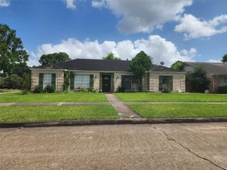 7903 Sharpview Drive, Houston, TX 77036