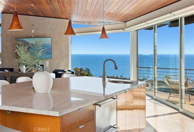 856 Diamond, Laguna Beach, CA 92651