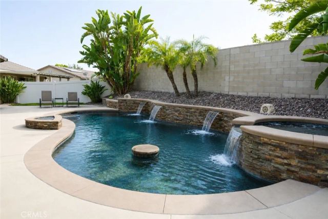 14862 Burrows, Corona, CA 92880