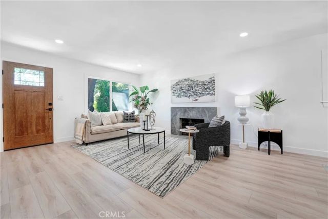 20919 Costanso Street, Woodland Hills, CA 91364