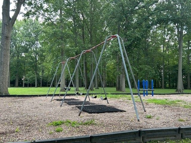 330 Inwood Boulevard, Avon Lake, OH 44012