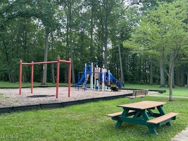 330 Inwood Boulevard, Avon Lake, OH 44012