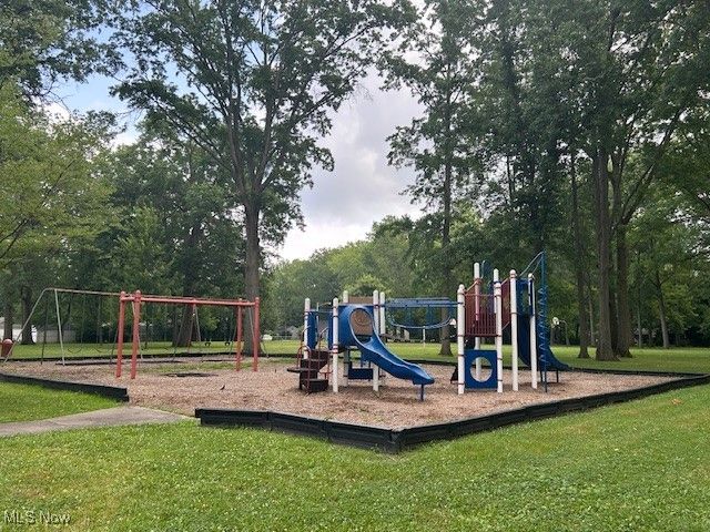 330 Inwood Boulevard, Avon Lake, OH 44012