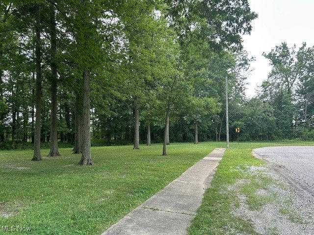 330 Inwood Boulevard, Avon Lake, OH 44012