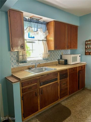 330 Inwood Boulevard, Avon Lake, OH 44012