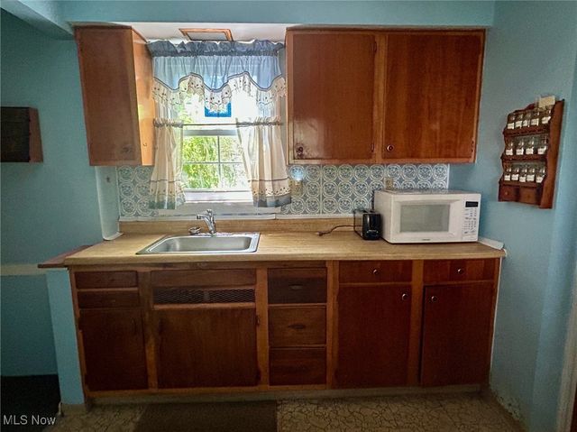 330 Inwood Boulevard, Avon Lake, OH 44012