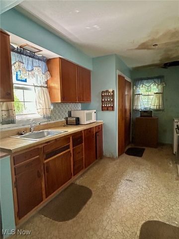 330 Inwood Boulevard, Avon Lake, OH 44012