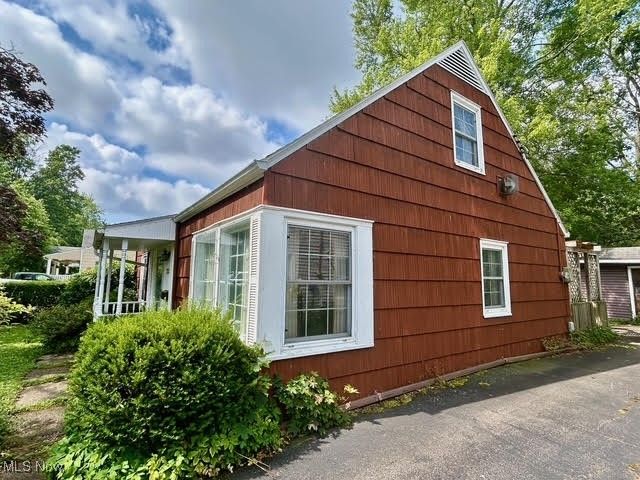 330 Inwood Boulevard, Avon Lake, OH 44012