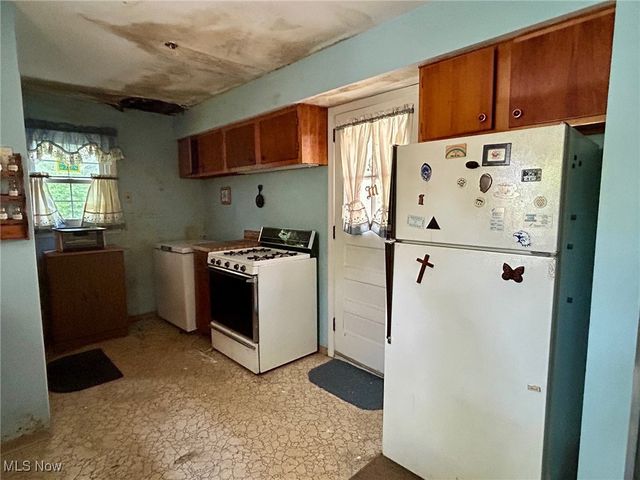 330 Inwood Boulevard, Avon Lake, OH 44012