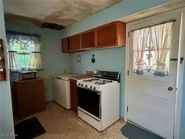 330 Inwood Boulevard, Avon Lake, OH 44012