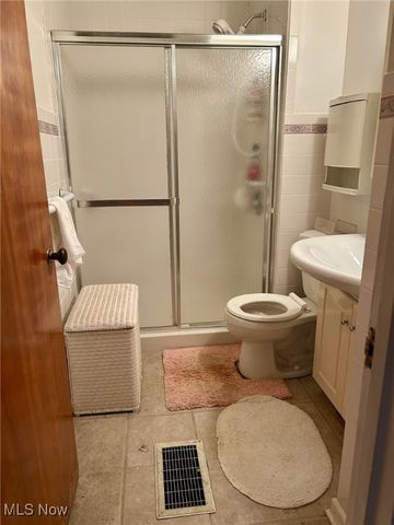 330 Inwood Boulevard, Avon Lake, OH 44012