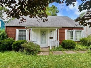 330 Inwood Boulevard, Avon Lake, OH 44012