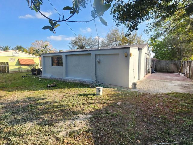 6821 SW 17th Street, North Lauderdale, FL 33068