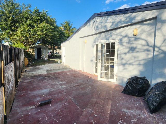 6821 SW 17th Street, North Lauderdale, FL 33068