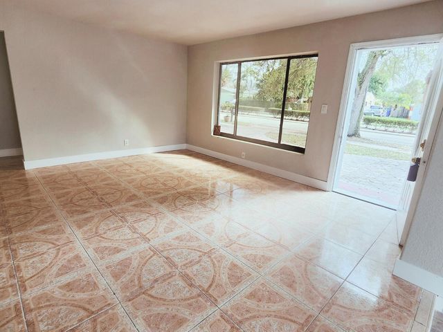 6821 SW 17th Street, North Lauderdale, FL 33068