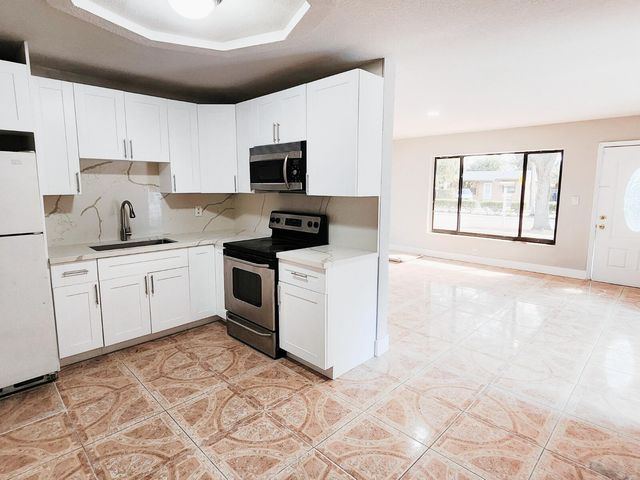 6821 SW 17th Street, North Lauderdale, FL 33068