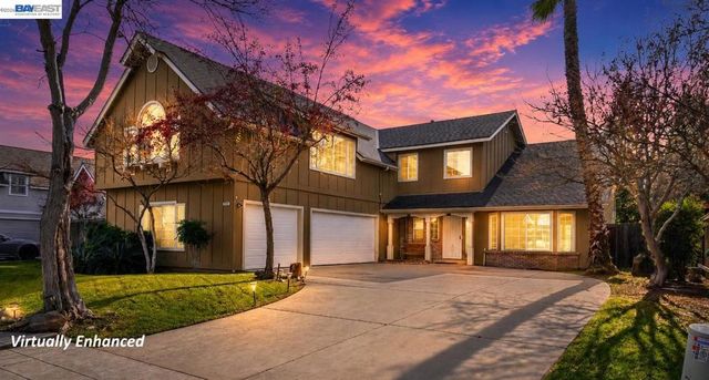 2034 Wrenwood Ave, Clovis, CA 93611