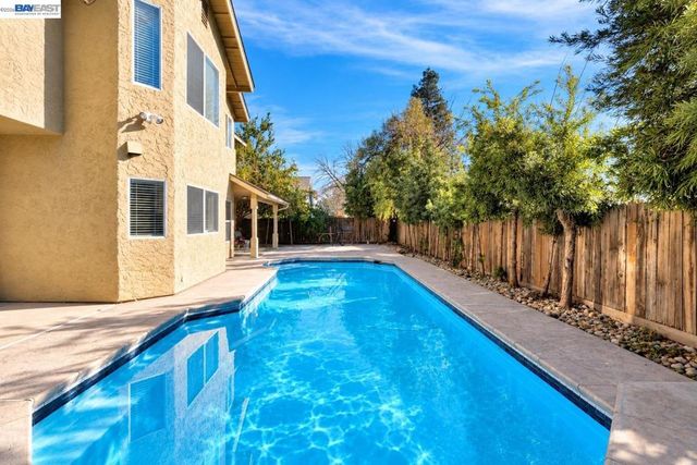 2034 Wrenwood Ave, Clovis, CA 93611
